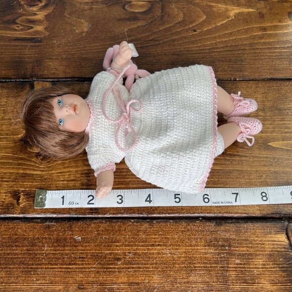 Pauline Bjonness Jacobsen Baby Doll Porcelain Brown Hair Blue Eyes Crochet - Picture 9 of 10